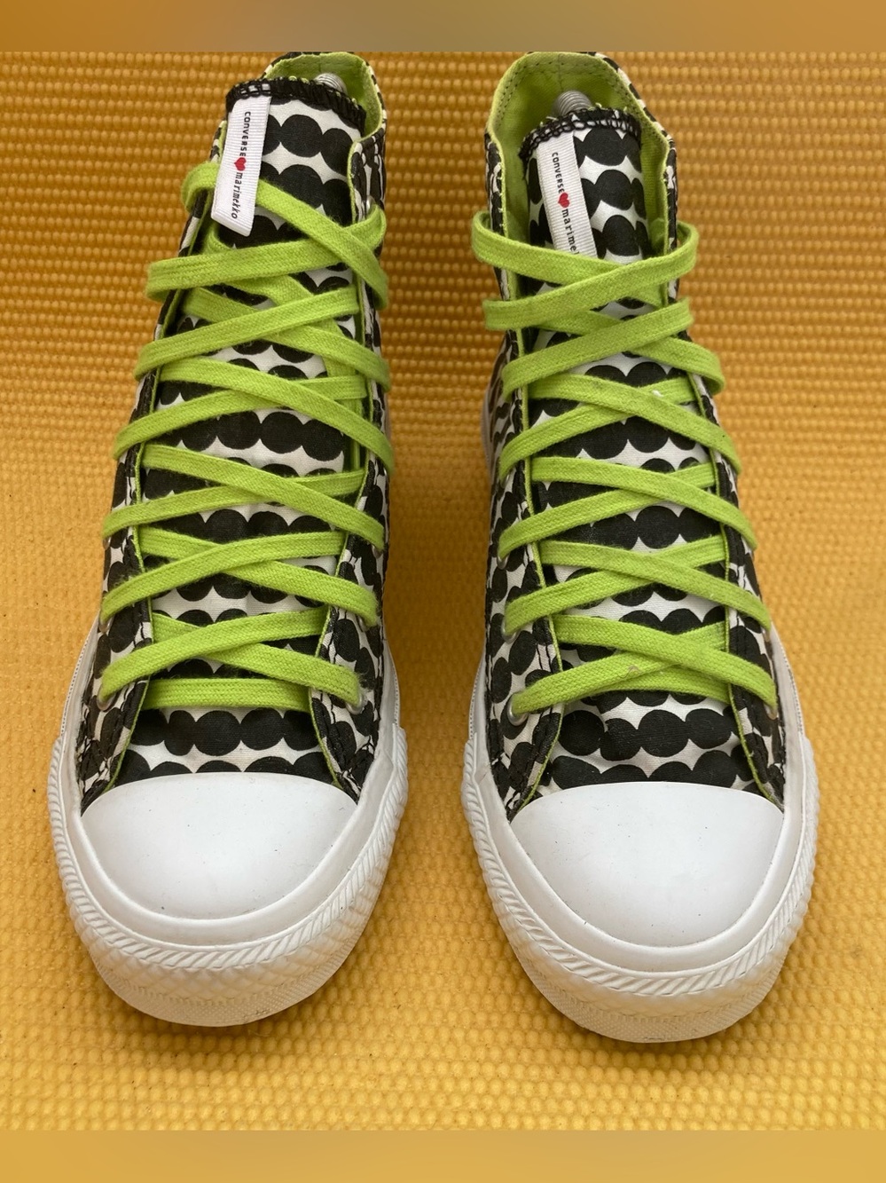 Converse High-Top Sneakers in Black, White & Lime Green size 4 youth Girls - Picture 2 of 9